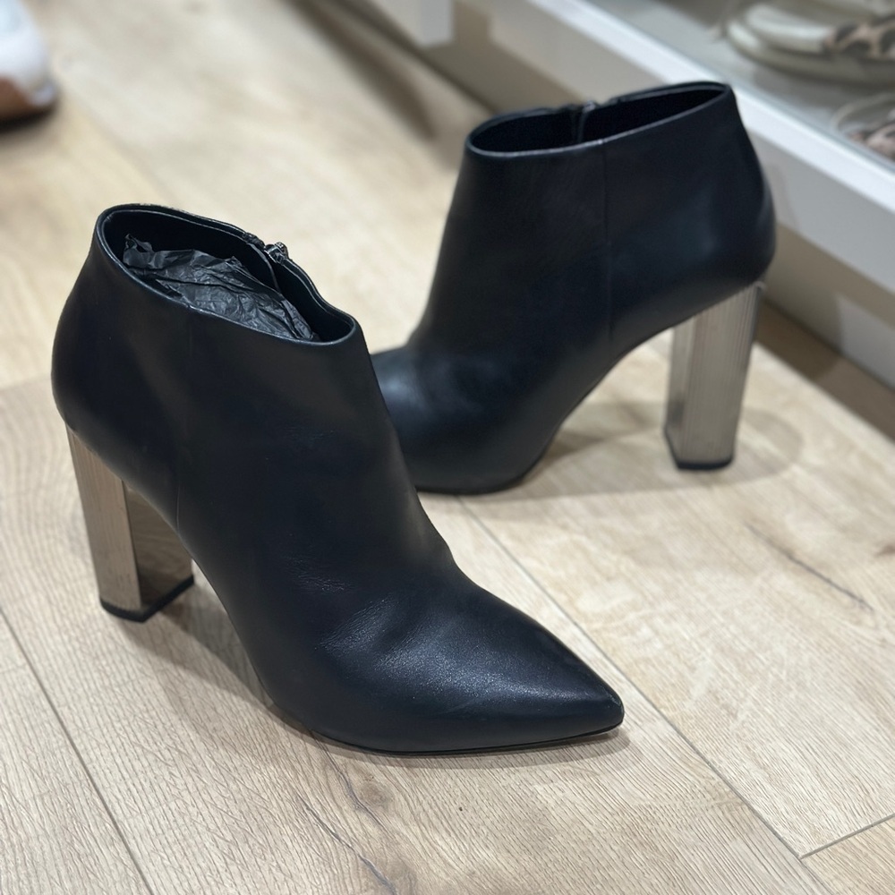 Michael Kor Elegant Black Ankle Boots size 6